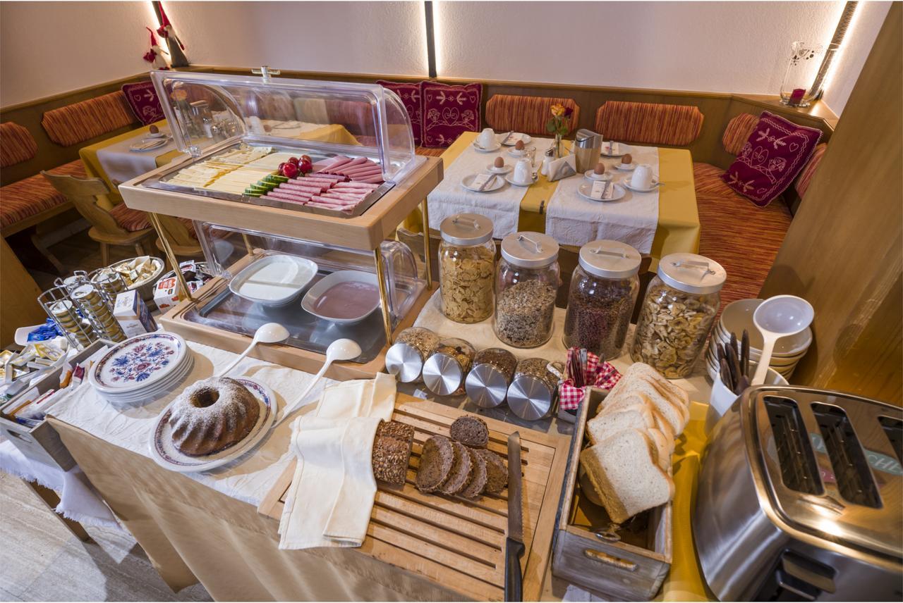 Cafe Pension Koller Brixen im Thale Bagian luar foto